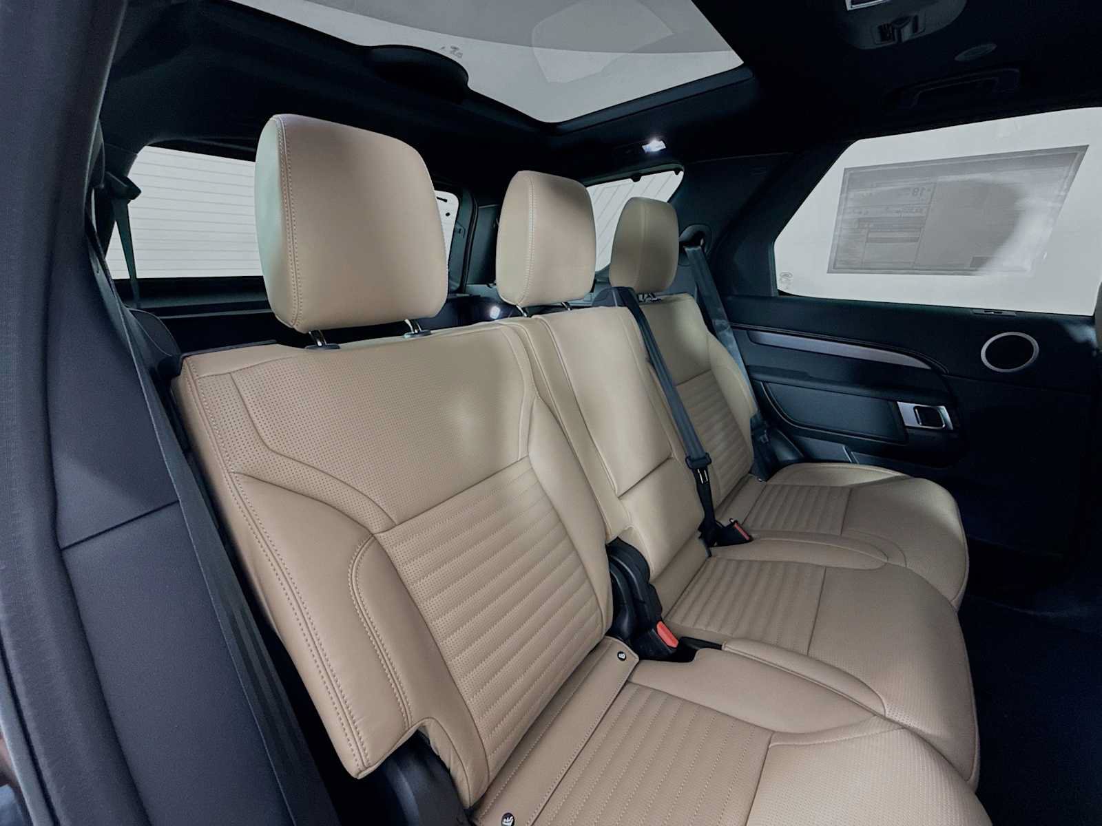 New 2025 Land Rover Discovery Dynamic SE AWD/4WD image 26