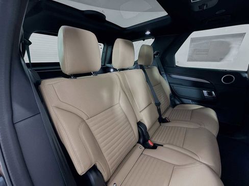 New 2025 Land Rover Discovery Dynamic SE image 26