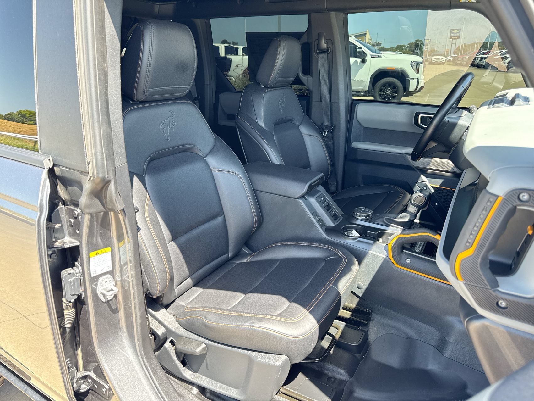 Used 2023 Ford Bronco Badlands w/ Sasquatch Package AWD/4WD image 24