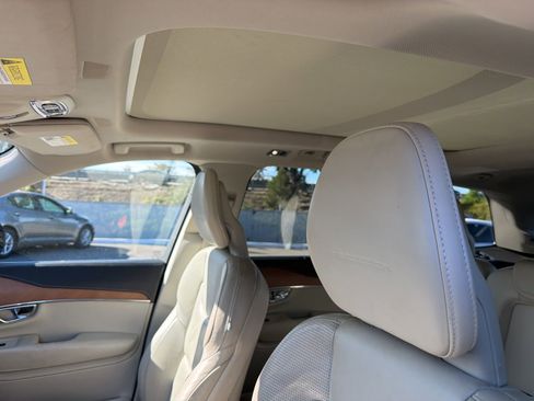 Used 2017 Volvo XC90 T8 Inscription w/ Vision Package image 9