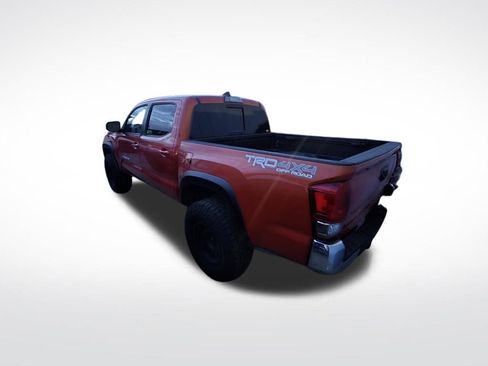 Used 2017 Toyota Tacoma TRD Off-Road image 4