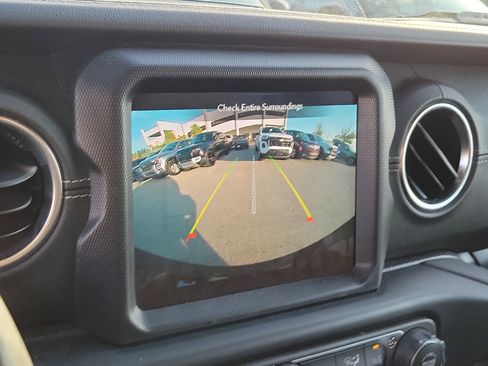 Used 2022 Jeep Wrangler Unlimited Sahara w/ Cold Weather Group image 26