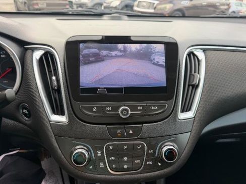 Used 2021 Chevrolet Malibu LT image 25