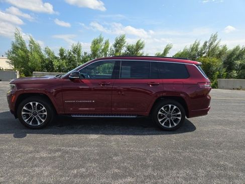 Used 2024 Jeep Grand Cherokee L Overland w/ Advanced Protech Group III image 2