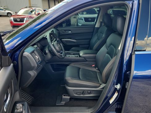 Certified 2024 Nissan Pathfinder SL w/ SL Premium Package AWD/4WD image 13