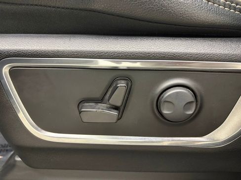Used 2025 RAM 1500 Laramie AWD/4WD image 9