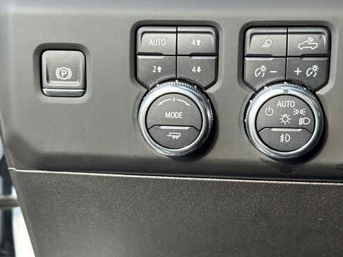 Used 2025 GMC Sierra 2500 AT4X AWD/4WD image 20