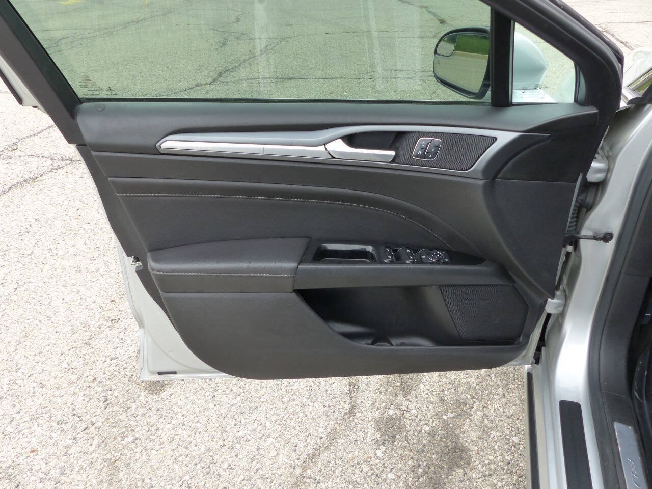 Used 2016 Ford Fusion Titanium FWD image 22