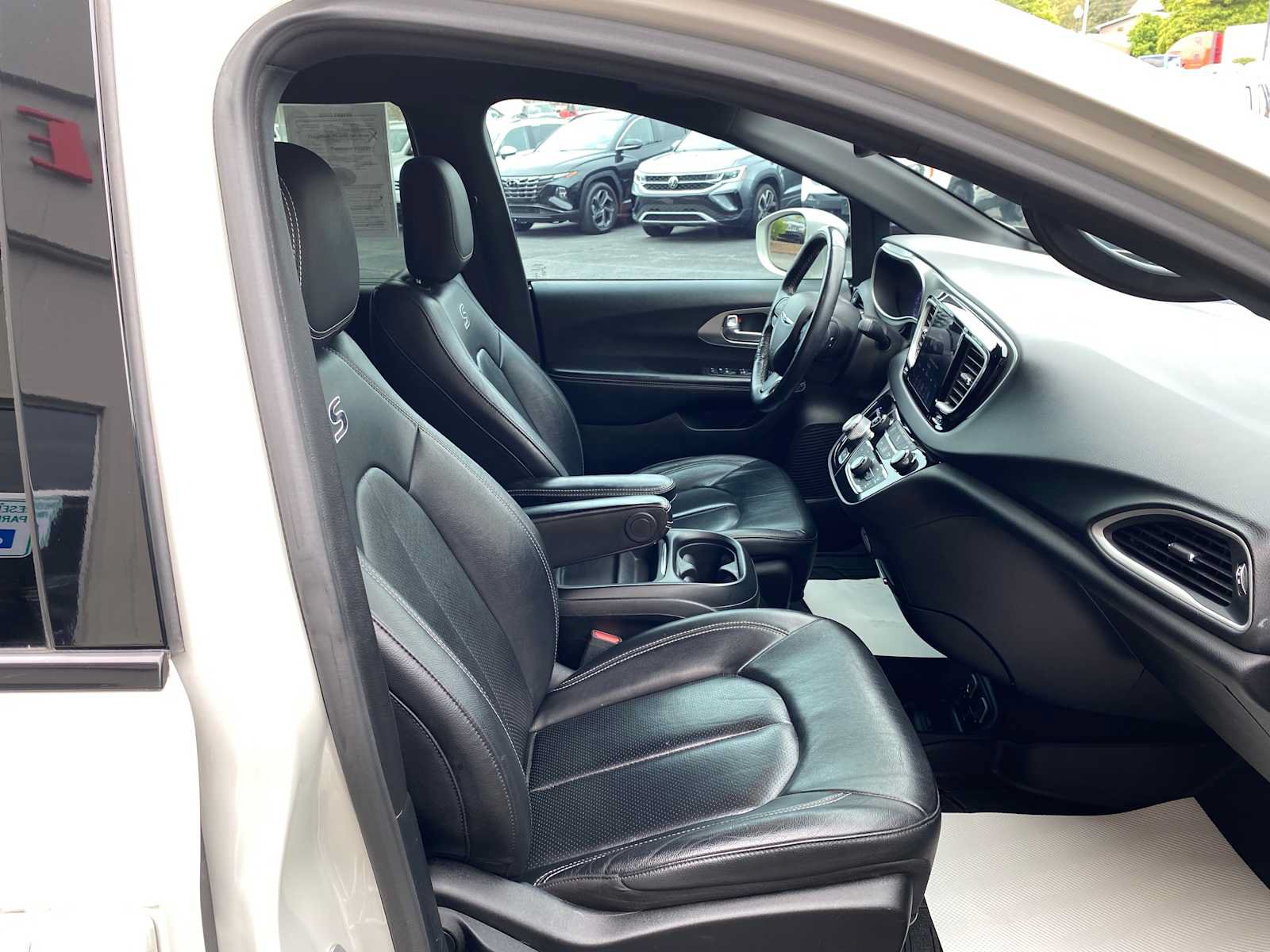 Used 2020 Chrysler Pacifica Touring-L AWD/4WD image 28
