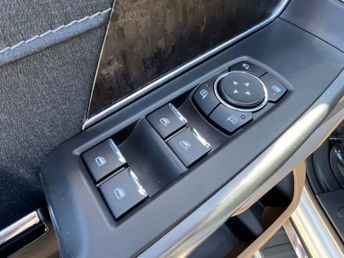 Used 2023 Ford F150 Lariat w/ Trailer Tow Package image 12