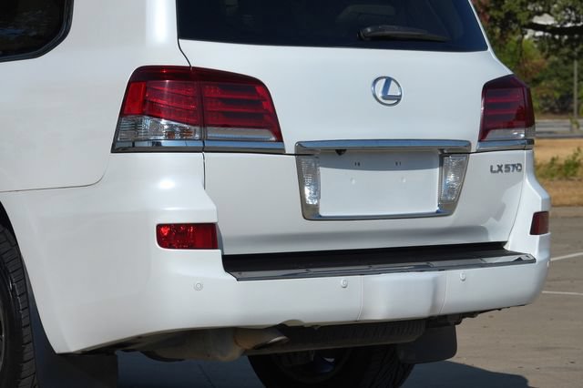 Used 2013 Lexus LX 570 4WD w/ Luxury Pkg w/Pre-crash image 21