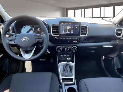 New 2025 Hyundai Venue SE image 5