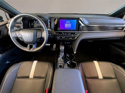 Used 2025 Toyota Camry SE image 7