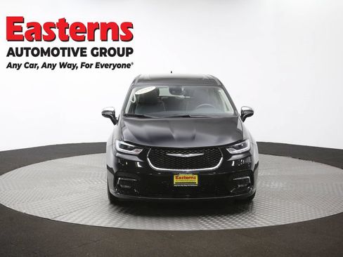 Used 2023 Chrysler Pacifica Limited FWD image 56