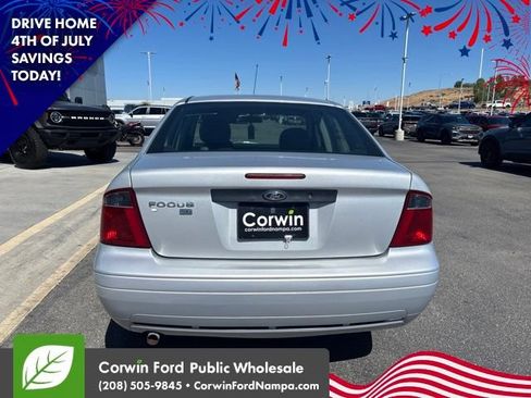 Used 2007 Ford Focus SE FWD image 7