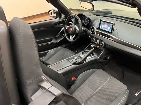 Used 2017 FIAT 124 Spider Classica RWD image 31