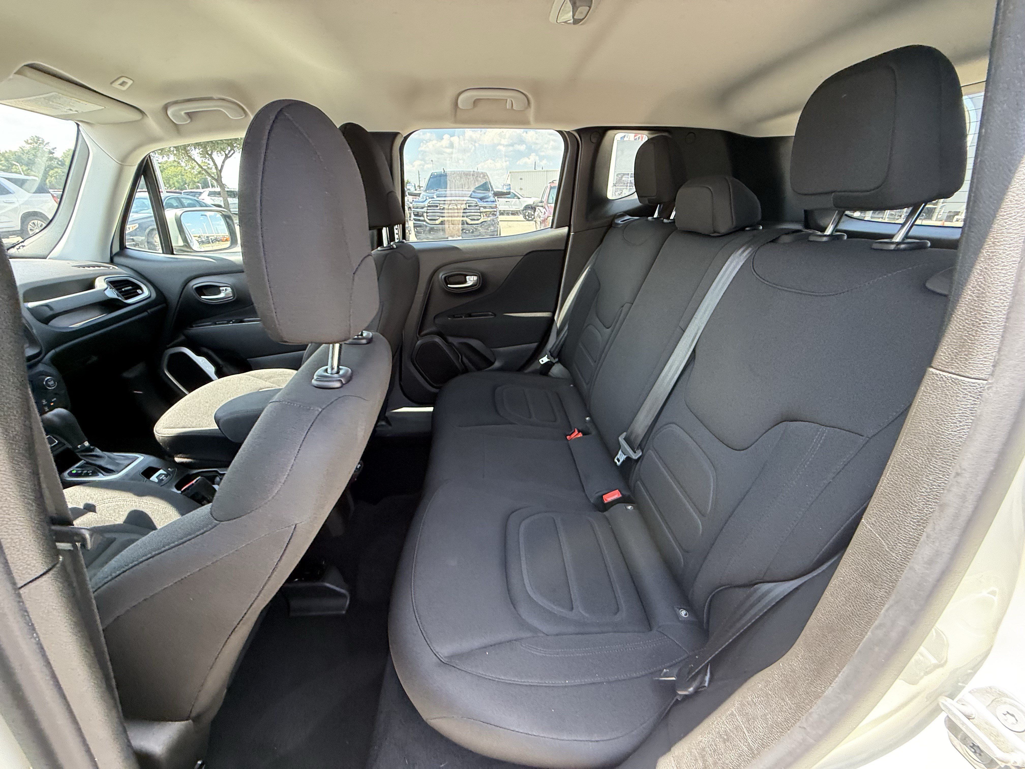 Used 2021 Jeep Renegade Latitude FWD image 29
