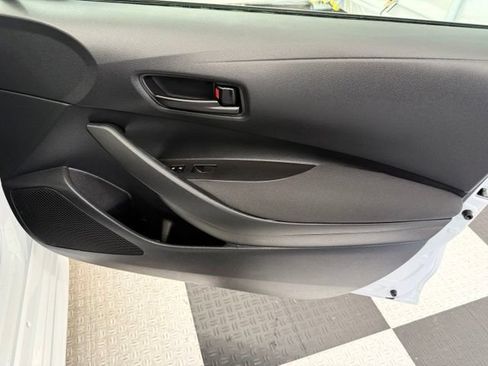 Used 2025 Toyota Corolla LE FWD image 21