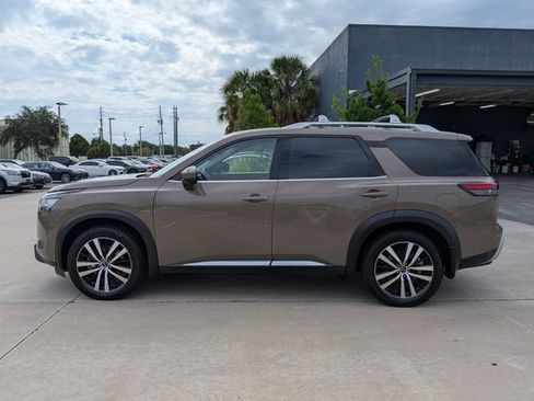 Used 2024 Nissan Pathfinder Platinum w/ Cargo Package AWD/4WD image 9