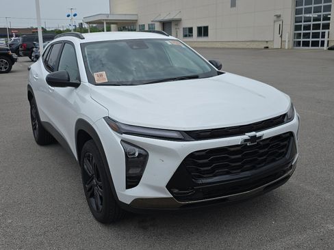 Used 2025 Chevrolet Trax ACTIV FWD image 1