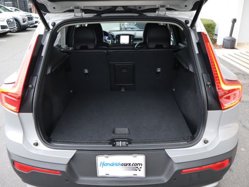 Used 2025 Volvo XC40 B5 Core AWD/4WD image 32
