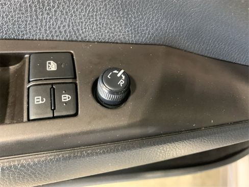 Used 2023 Toyota Camry SE image 30