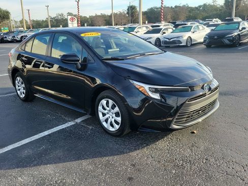 Used 2024 Toyota Corolla LE image 2