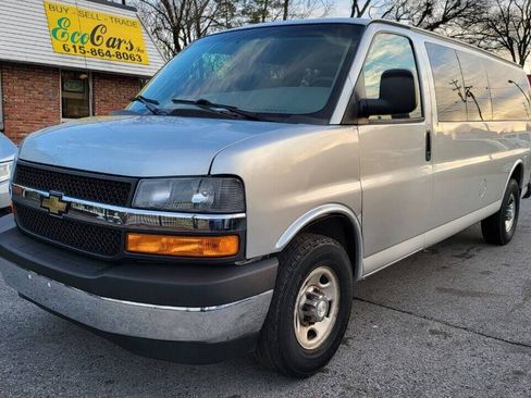 Used 2018 Chevrolet Express 3500 LT w/ LT Preferred Equipment Group RWD image 3