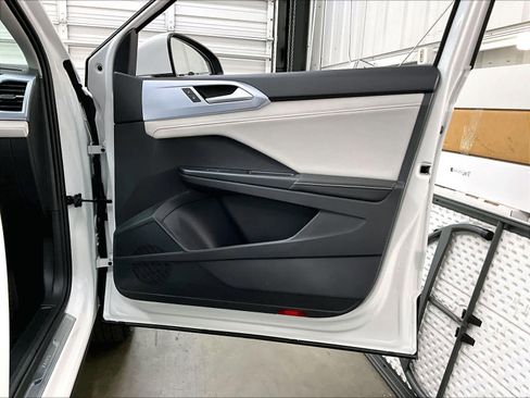 New 2026 Volkswagen Taos SE AWD/4WD image 31