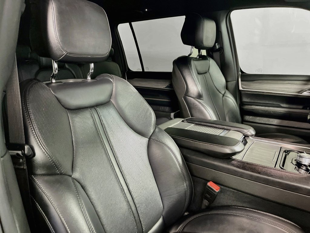 Used 2024 Jeep Wagoneer L Series II w/ Flexible Seating Group AWD/4WD image 28