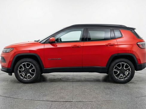 Used 2025 Jeep Compass Trailhawk AWD/4WD image 5