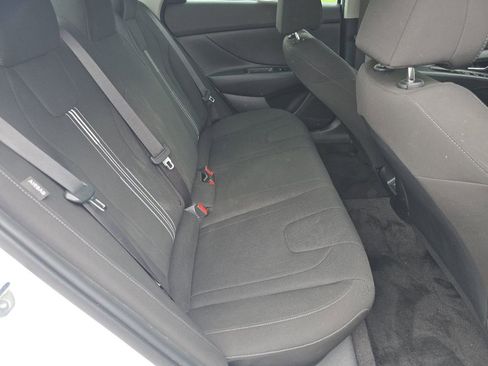Used 2024 Hyundai Elantra SEL FWD image 19