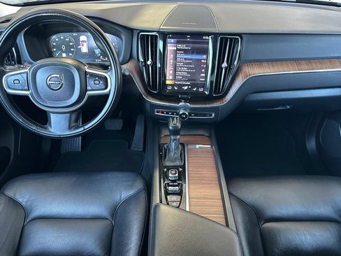 Used 2021 Volvo XC60 T6 Momentum AWD/4WD image 13