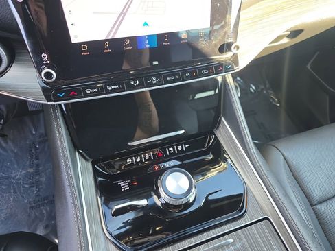 Certified 2024 Jeep Wagoneer Series II image 26