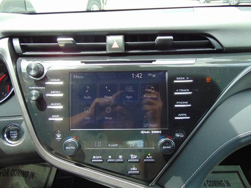 Used 2020 Toyota Camry XSE image 26