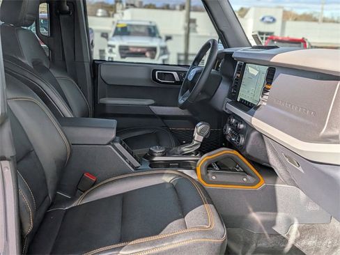 Used 2023 Ford Bronco Badlands image 39