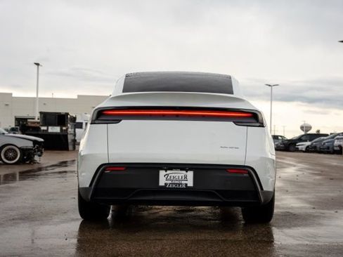 Used 2026 Tesla Model Y AWD image 6