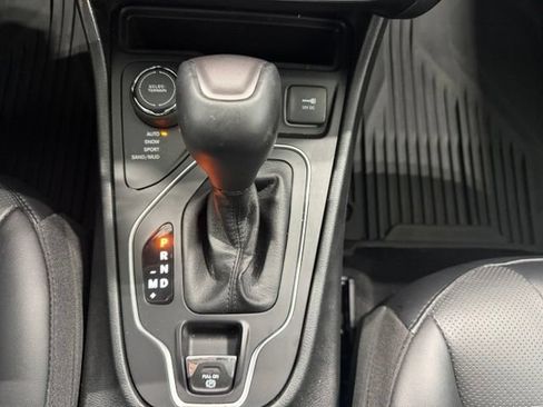 Used 2022 Jeep Cherokee Latitude Lux w/ Mopar Interior Package AWD/4WD image 19