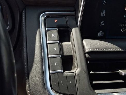 Used 2022 Chevrolet Tahoe Z71 w/ Z71 Off-Road Package image 14