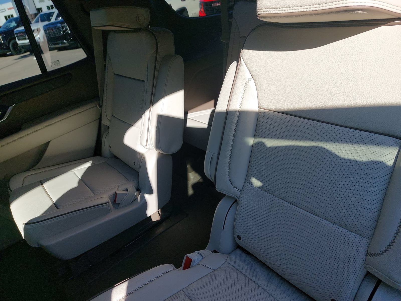 New 2026 GMC Yukon Denali w/ Denali Reserve Package AWD/4WD image 15