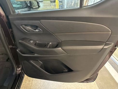 Used 2020 Chevrolet Traverse LT image 30