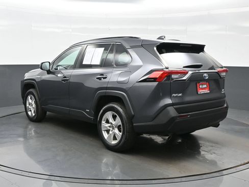 Used 2021 Toyota RAV4 LE AWD/4WD image 4