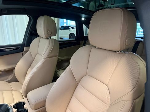 Certified 2026 Porsche Macan AWD/4WD image 5