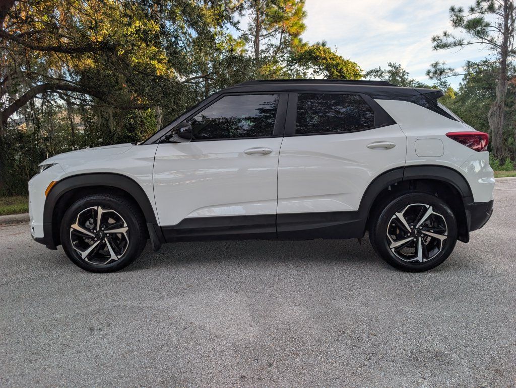 Used 2023 Chevrolet TrailBlazer RS w/ Sun and Liftgate Package AWD/4WD image 5