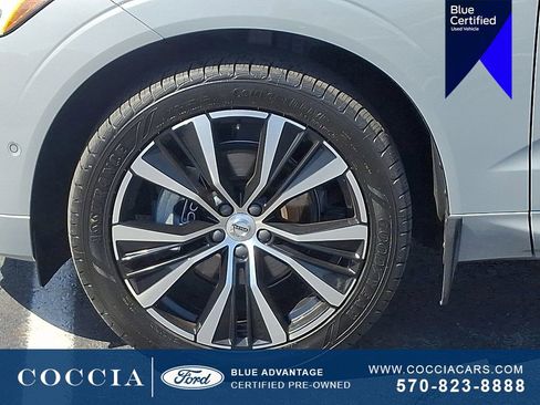 Used 2024 Volvo XC60 B5 Plus w/ Protection Package Premier AWD/4WD image 8