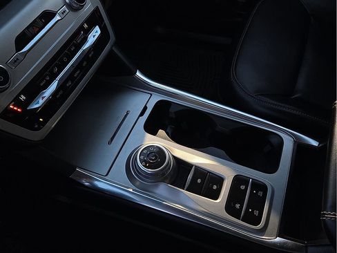 Used 2021 Ford Explorer XLT w/ Equipment Group 202A image 21