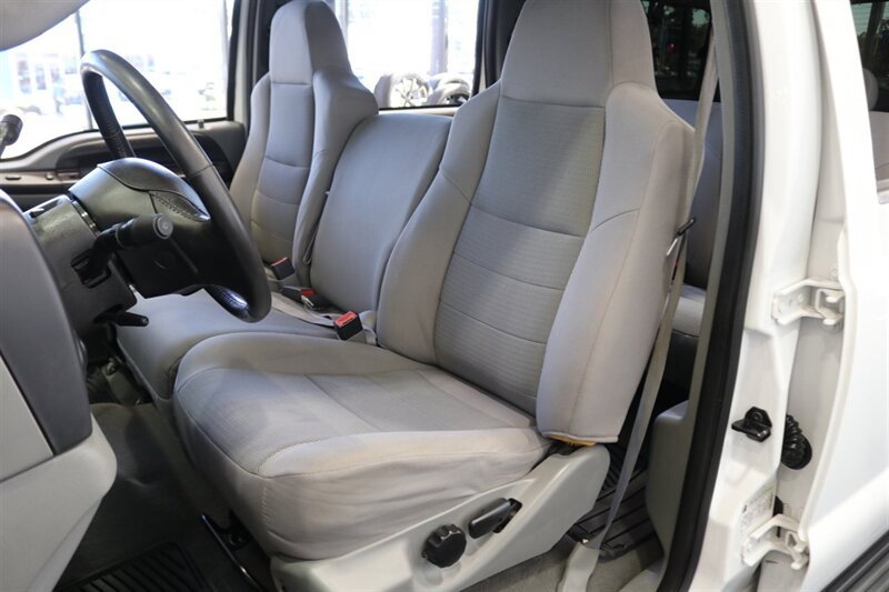 Used 2005 Ford Excursion XLT AWD/4WD image 14