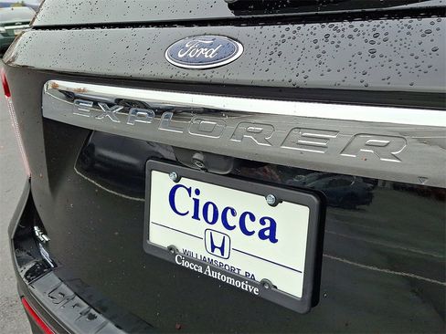 Used 2022 Ford Explorer XLT w/ Equipment Group 202A image 31