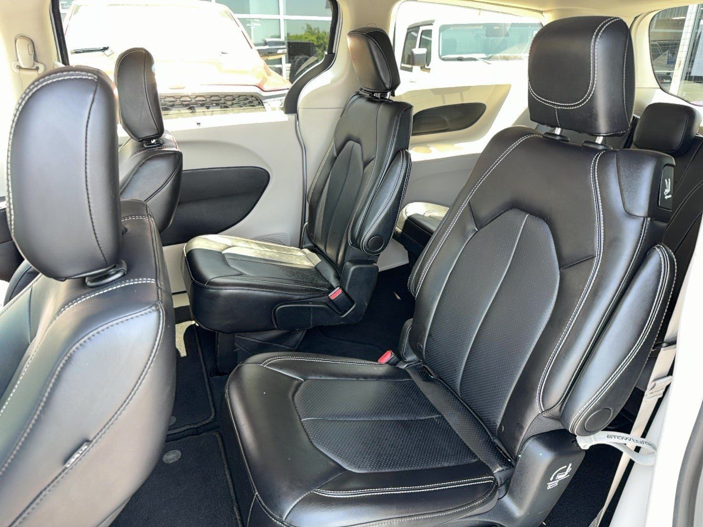 Certified 2024 Chrysler Pacifica Touring-L FWD image 11