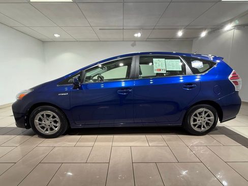 Used 2015 Toyota Prius V Three image 2